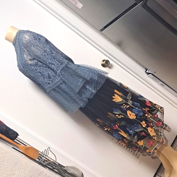 Cato Slate Blue Bell Sleeve Lace Overlay Lined Blouse Sz Medium EUC Bg1090 - Picture 7 of 14